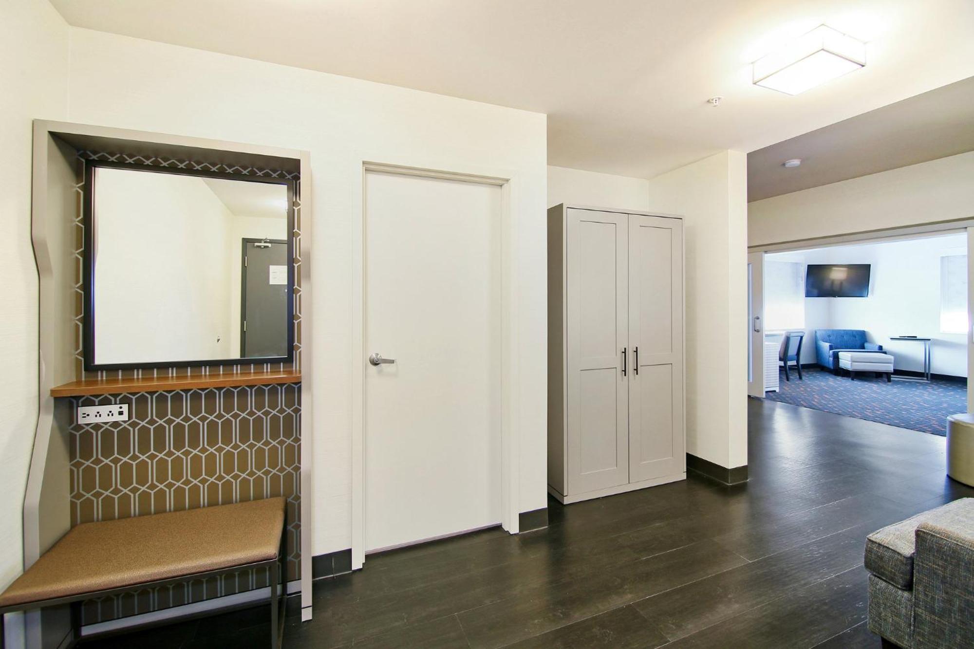 Holiday Inn Hotel & Suites - Calgary Airport North By Ihg Kültér fotó