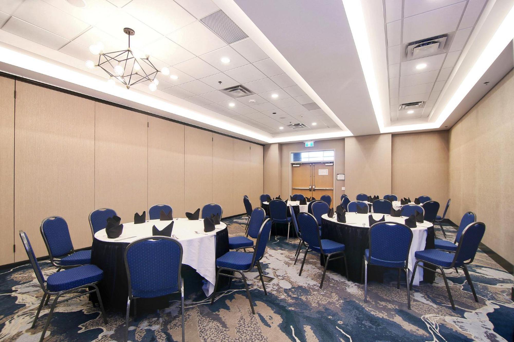 Holiday Inn Hotel & Suites - Calgary Airport North By Ihg Kültér fotó