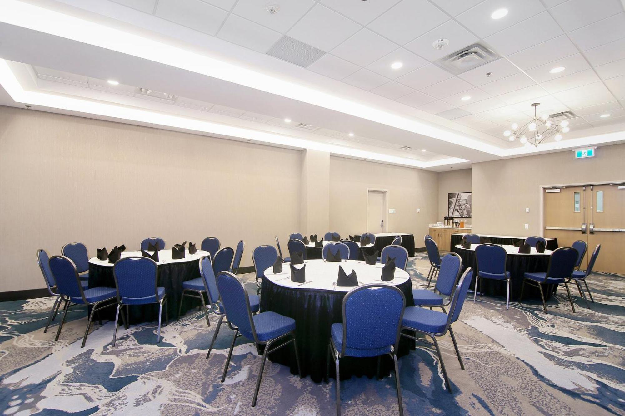 Holiday Inn Hotel & Suites - Calgary Airport North By Ihg Kültér fotó